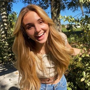 Meet your Posher, Julia